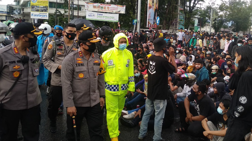 Datangi Pendemo di Padang, Kapolda Sumbar: Jangan Anarkis