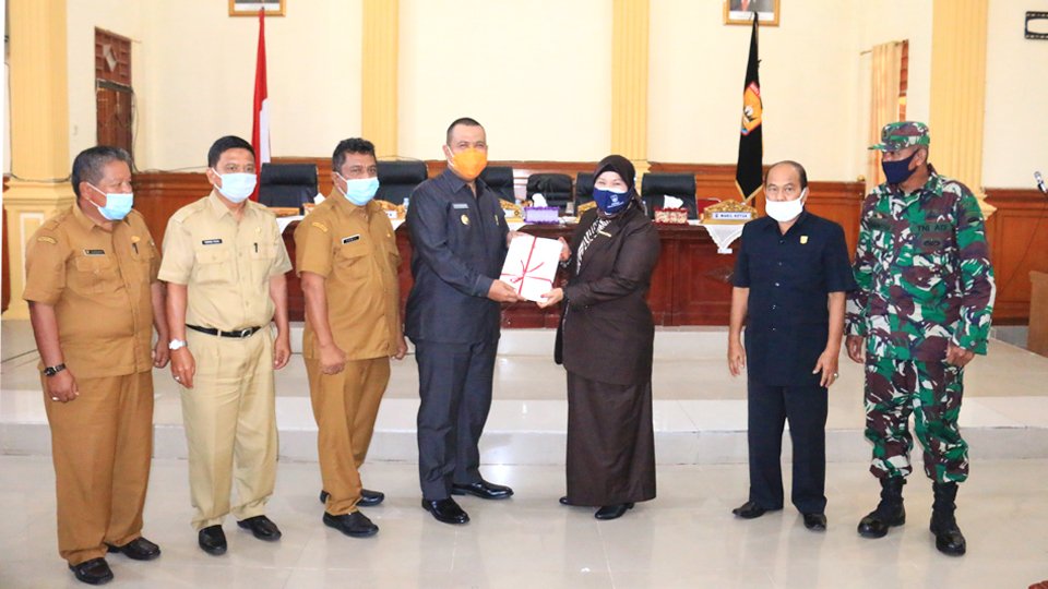 Hari Pertama Jadi Plt Wako Pariaman, Mardison Sampaikan Nota Penjelasan KUA PPAS