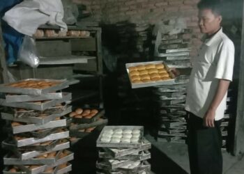 Amrizal, pemilik usaha roti Srimadona. (Foto: dok SP)