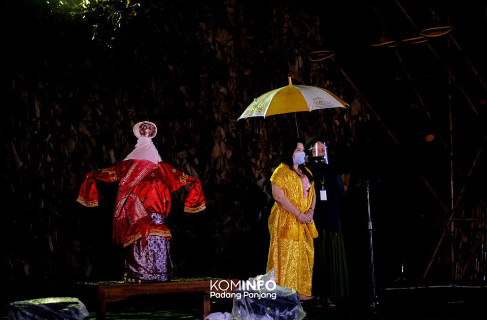 Aneka Ritual Ditampilkan di Padang Panjang