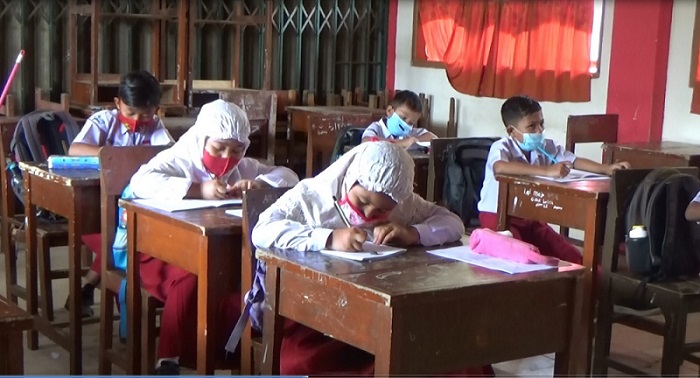 Kasus Positif Covid-19 Masih Tinggi, Siswa SD di Pasaman Antusias Belajar Tatap Muka