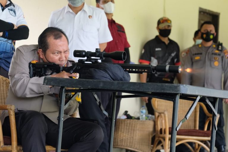 Peringati HUT Brimob, Pejabat Utama Polda Sumbar Ikuti Lomba Menembak