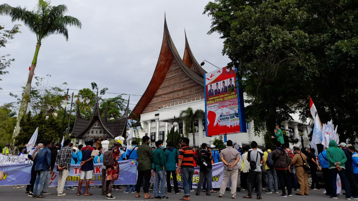 Demo Lagi Tolak Omnibus Law, Mahasiswa dan Buruh Ditemui Ketua DPRD Sumbar