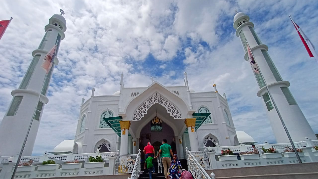 Didanai Perantau Padang, Arsitektur Masjid Al Hakim Sengaja Tiru Taj Mahal