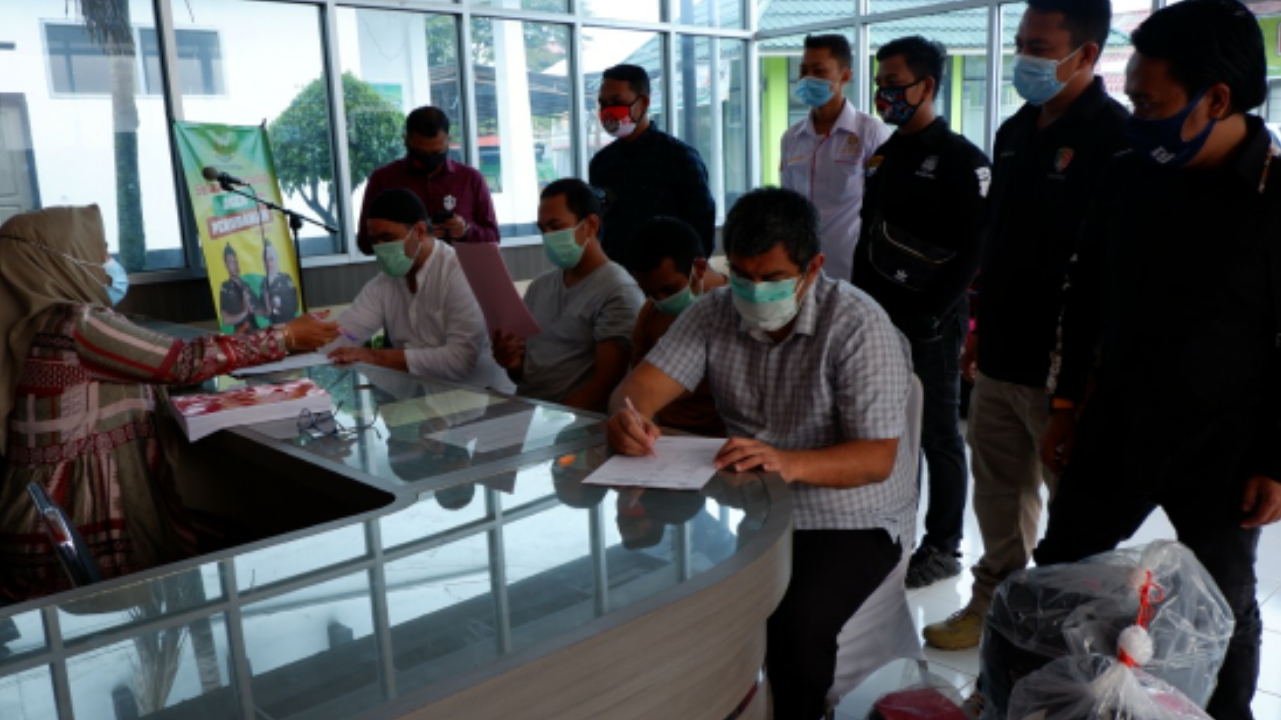 4 Tersangka Pengeroyok Prajurit TNI di Bukittinggi Diserahkan ke Kejari