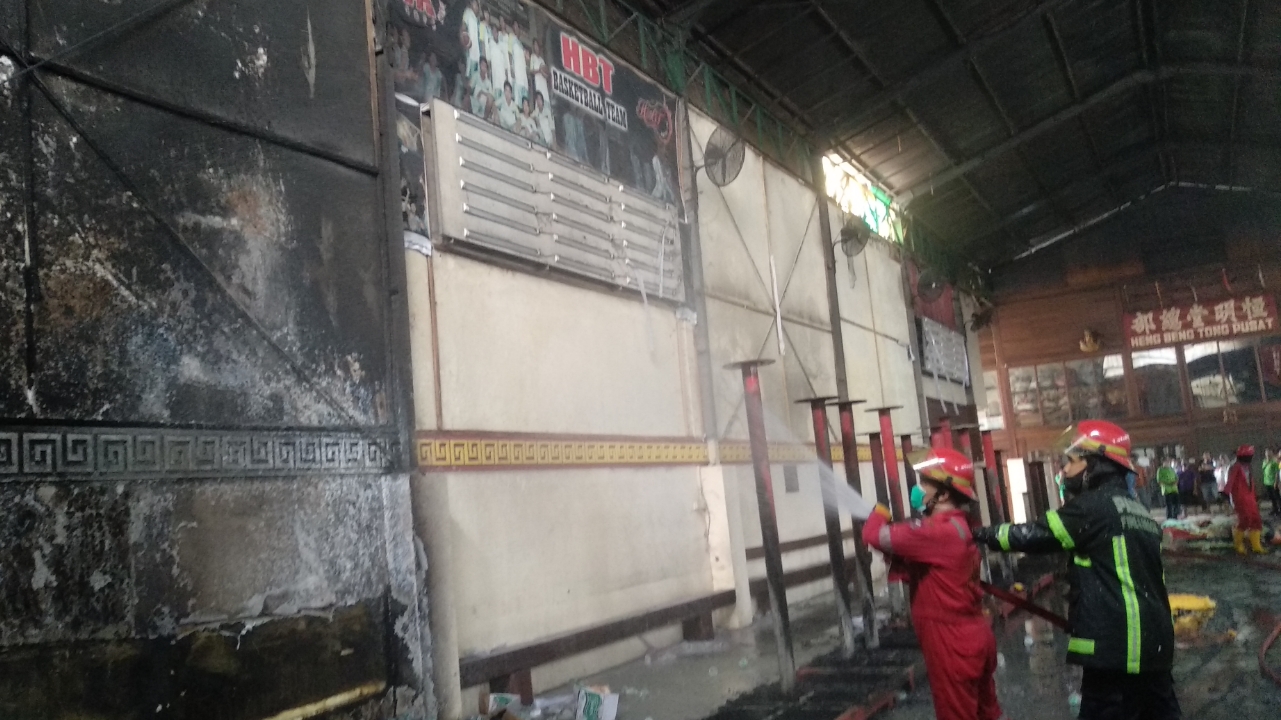 Gedung Serbaguna HBT Padang Terbakar