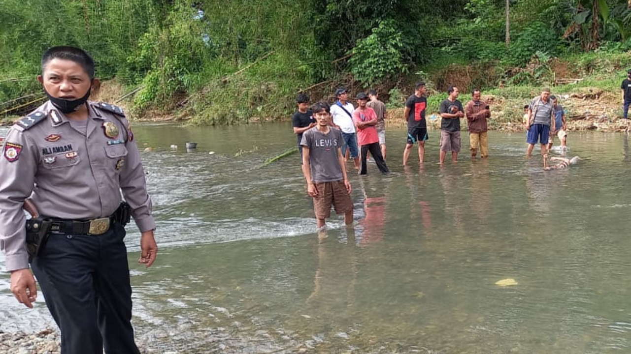 Jasad Pria Ditemukan Hanyut di Batang Guo Padang