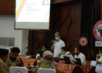 Kepala Unit CSR PT.Semen Padang Muhamad Ikrar pada acara sosialisasi Social Mapping, Senin, 9 November 2020. (Foto: dok SP)