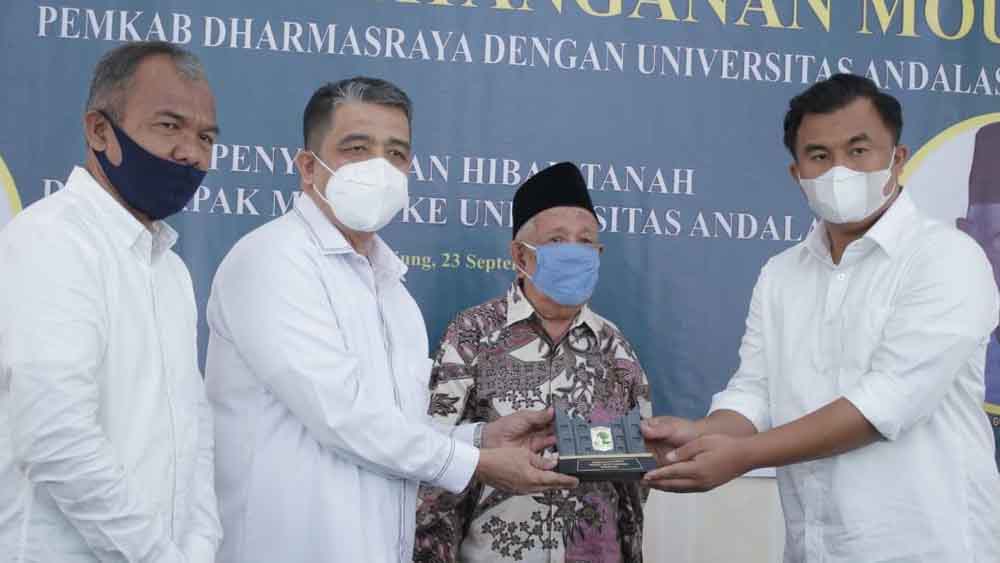 Dukung Pembangunan Kampus III Unand, Warga Dharmasraya Hibahkan Tanah