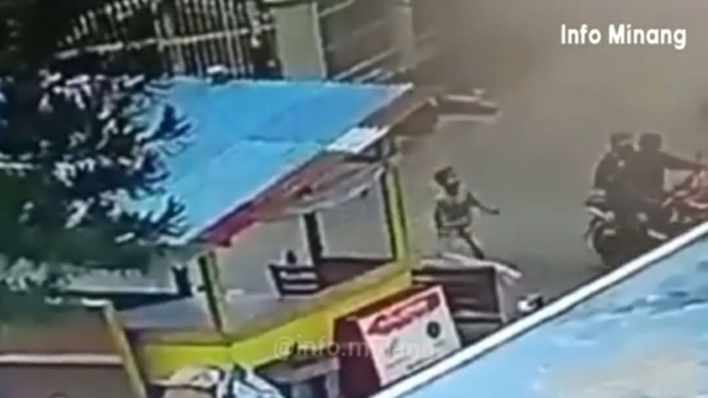 Heboh Video Pemotor Jambret Ponsel Bocah di Padang, Warganet Geram