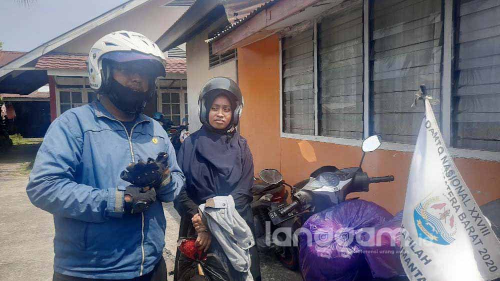 Peserta MTQ Nasional naik sepeda motor dari Sulawesi Tengah ke Padang. (Foto: Rahmadi)