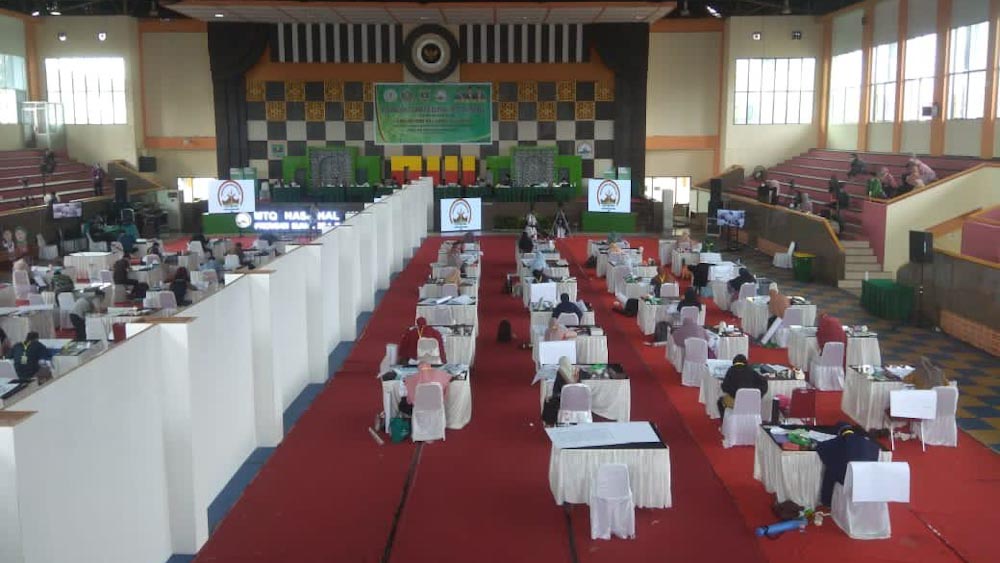 Cabang Seni Kaligrafi Al-Qur’an Musabaqah Tilawatil Quran (MTQ) Ke-28 di GOR UNP. (Foto: Diskominfo Sumbar/sumbarprov.go.id)