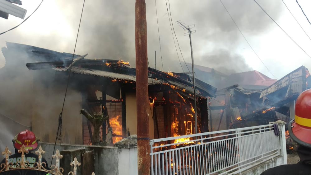 2 Kebakaran Terjadi Bersamaan di Padang, 3 Unit Rumah Ludes