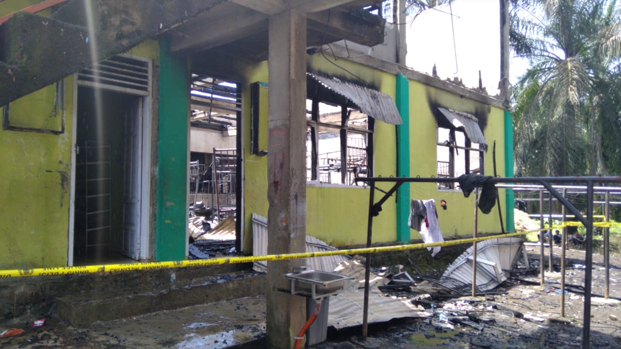 Asrama Terbakar, Siswa SMP IT Darul Hikmah Pasbar Akhirnya Dipulangkan