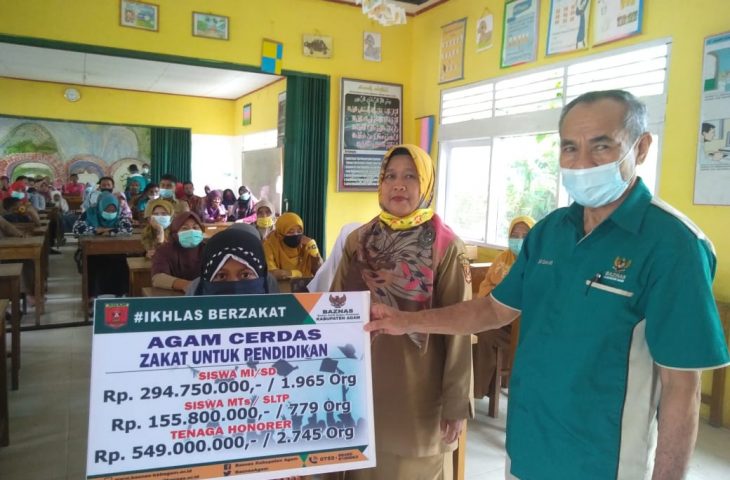 Baznas Agam Salurkan Zakat Rp 900 Juta Lebih