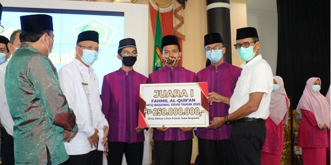Gubernur Sumbar Akhirnya Beri Bonus Kafilah Sumbar Terbaik di MTQ Nasional