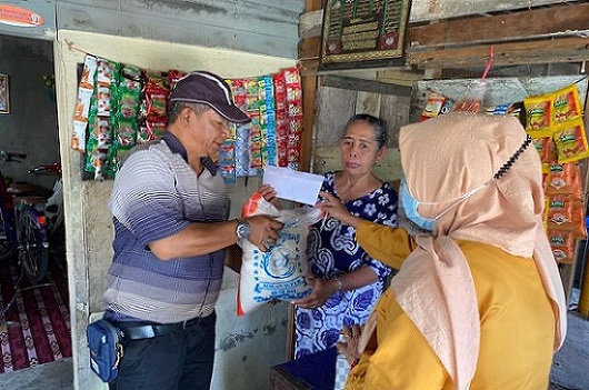 Kembangkan UMKM, Andre Rosiade Bantu Pedagang Kelontong di Kurao Pagang