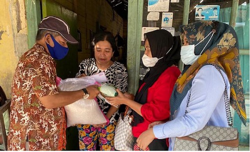 Ditinggal Suami Merantau, Pengamen Tuna Netra di Padang Dibantu Andre Rosiade