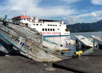 KM Inka Minna berbagai seri terbengkalai dan tak terurus di kawasan dermaga Pelabuhan Perikanan Samudera Bungus. (foto: Irwanda/langgam.id)