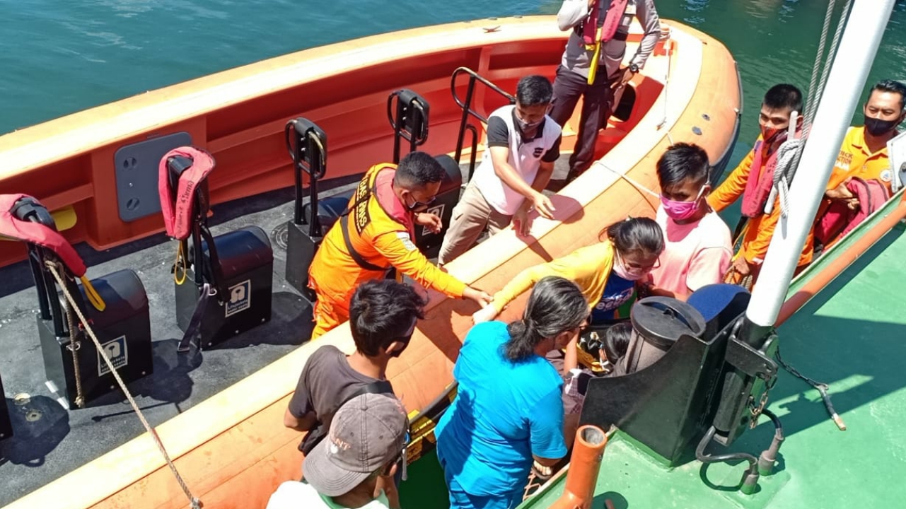 Kapal Perintis Tabrak Karang di Perairan Mentawai, Seluruh Penumpang Selamat