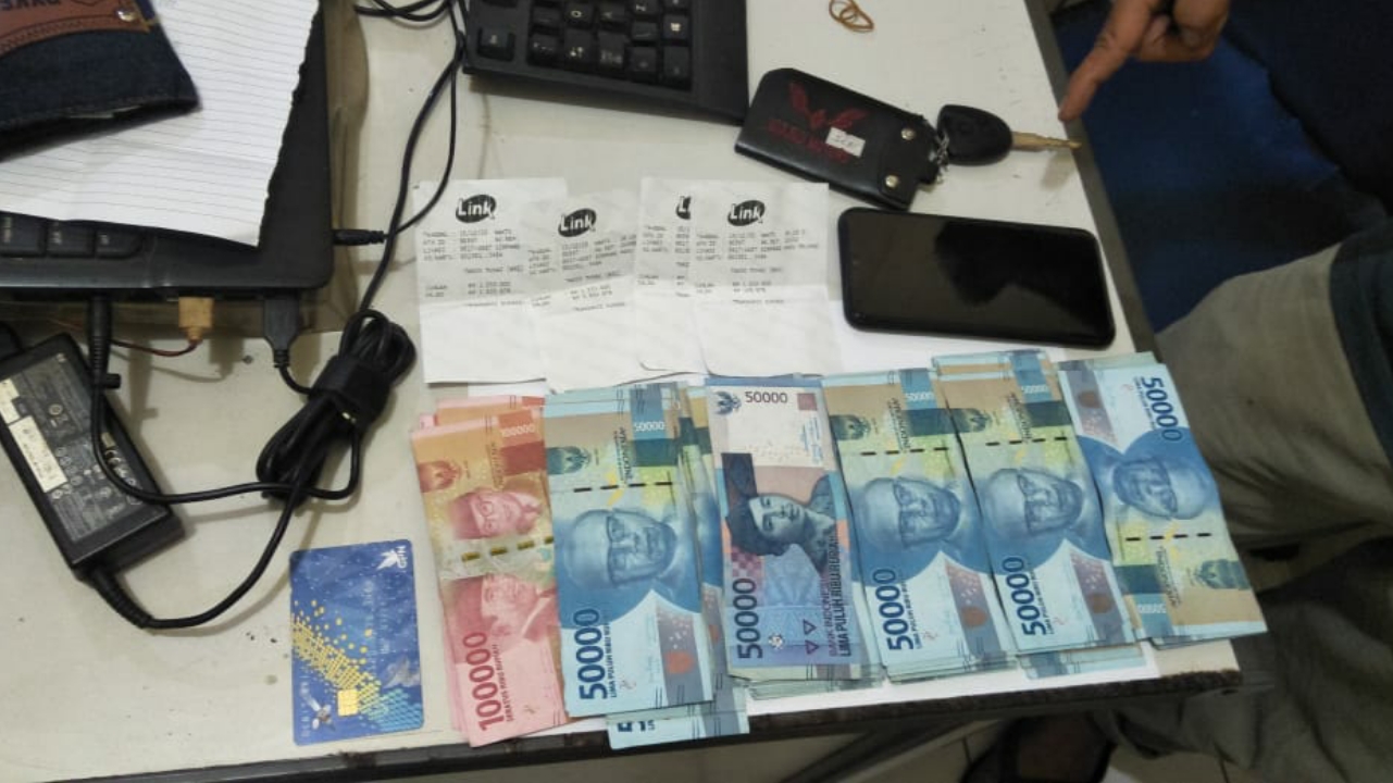 Kuras Tabungan Milik Penumpang, Seorang Sopir Travel di Padang Diciduk Tim Klewang