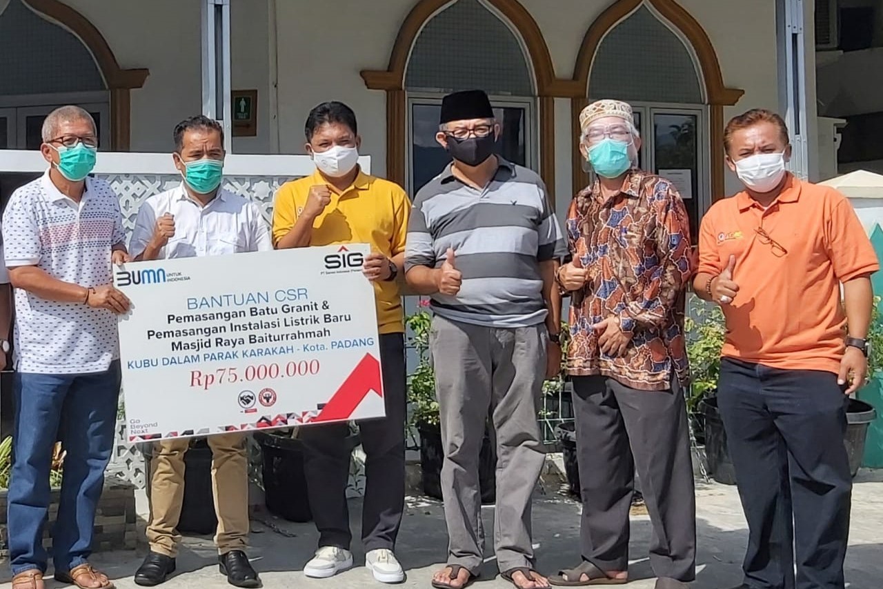 Semen Padang Salurkan Bantuan Insidentil SIG Sebesar Rp550 Juta untuk Masyarakat Sumbar