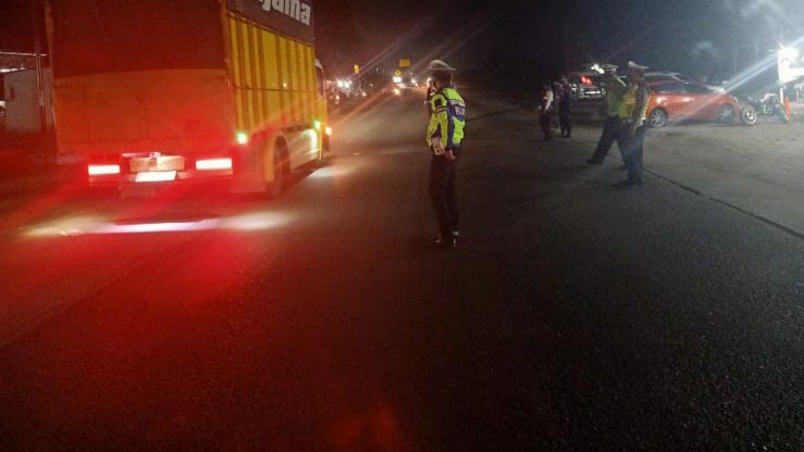 Polres Dharmasraya Periksa Kendaraan Masuk di Perbatasan Sumbar