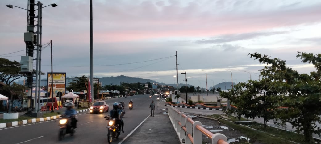 Kondisi jalur di Pantai Padang tampak lancar. (Foto: Irwanda/Langgam.id