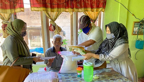 Berhenti Jualan Akibat Serangan Jantung, Pedagang Sate di Padang Dibantu Andre Rosiade