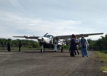 Penerbangan pertama rute Pekanbaru-Pasaman Barat (foto:Ian/Langgam.id)