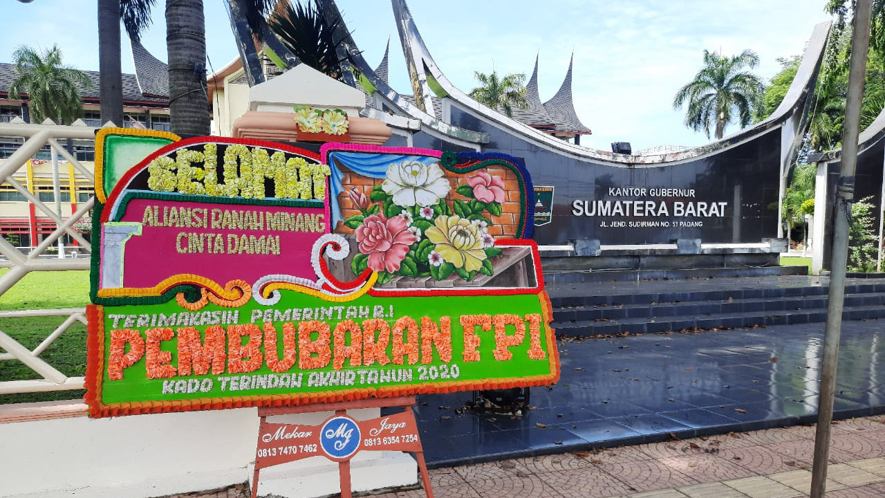 Penjual Khawatir, Papan Bunga Ucapan Selamat Bubarnya FPI Ditarik