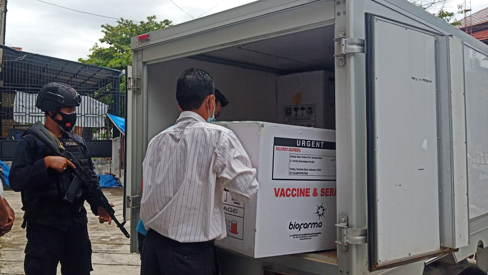 Ribuan Nakes di Padang dan Pesisir Selatan Disuntik Vaksin Jumat Depan