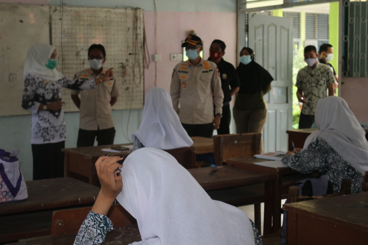 Satpol PP Padang menggelar sidak ke sejumlah sekolah. (Foto: Dok.Satpol PP Padang)