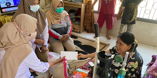 Berhenti Bekerja Karena Harus Merawat Istri, Andre Rosiade Salurkan Bantuan