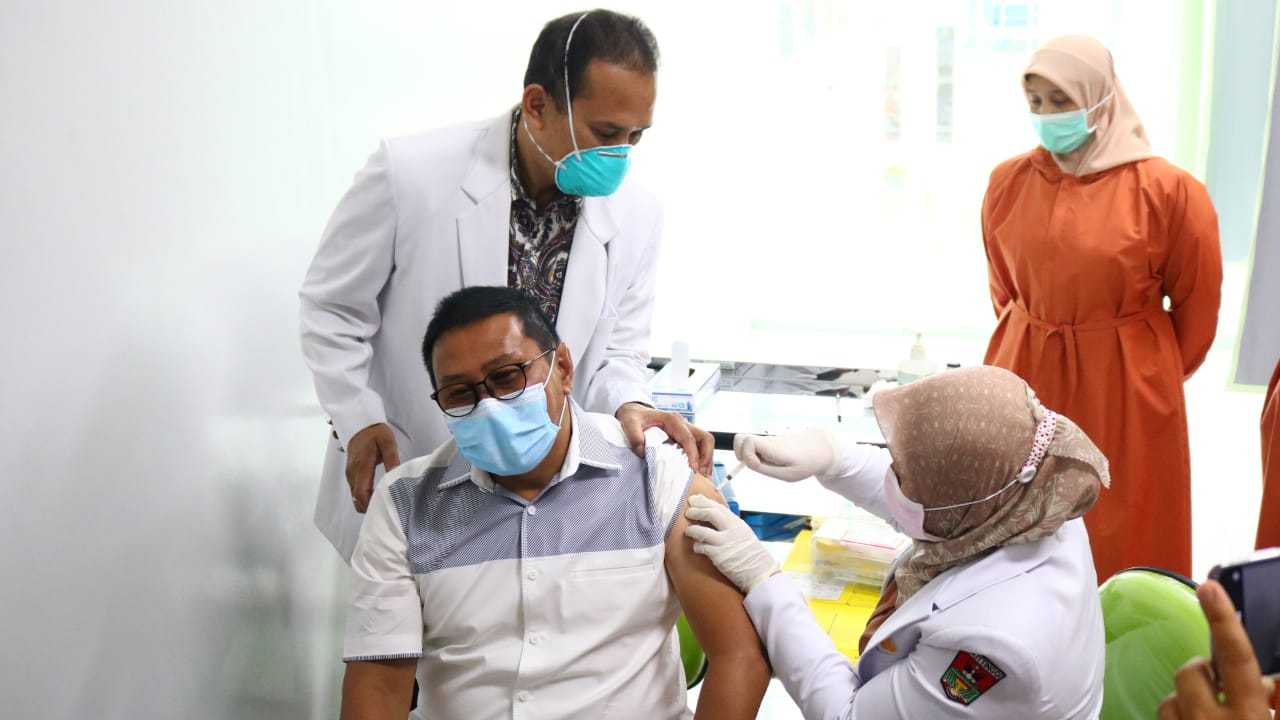 Vaksinasi Covid-19 di Bukittinggi Dimulai, Wali Kota Ikut Disuntik