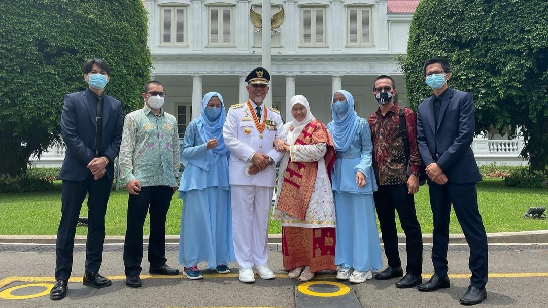 Mahyeldi Pamer Foto Usai Dilantik, Warganet Tanyakan Stadion hingga Jalan Tol