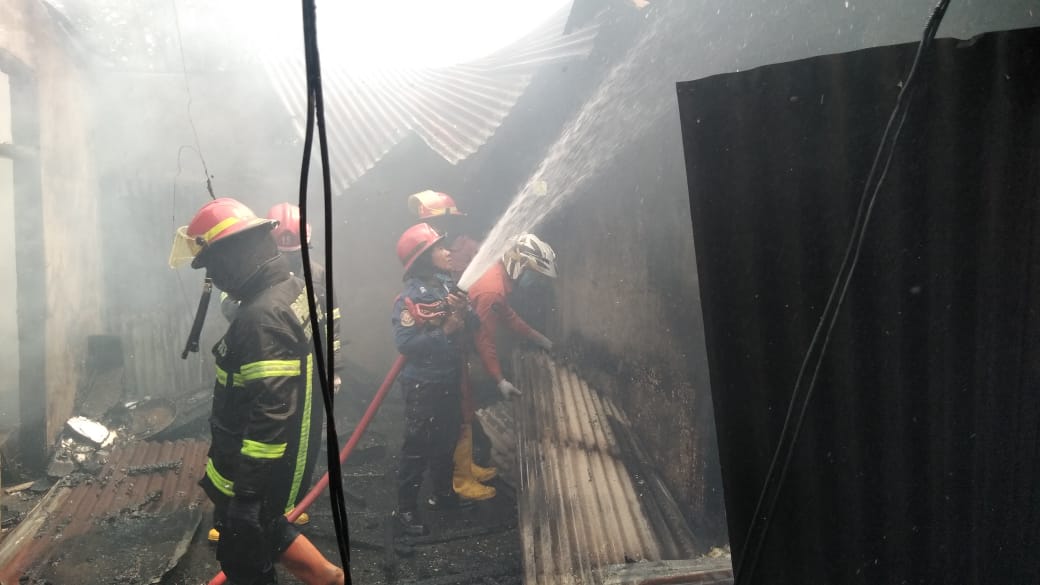 4 Unit Rumah di Padang Terbakar, Seorang Korban Alami Luka