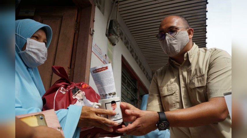 Warga Alai Parak Kopi Bersyukur Terima Sembako dari Andre Rosiade