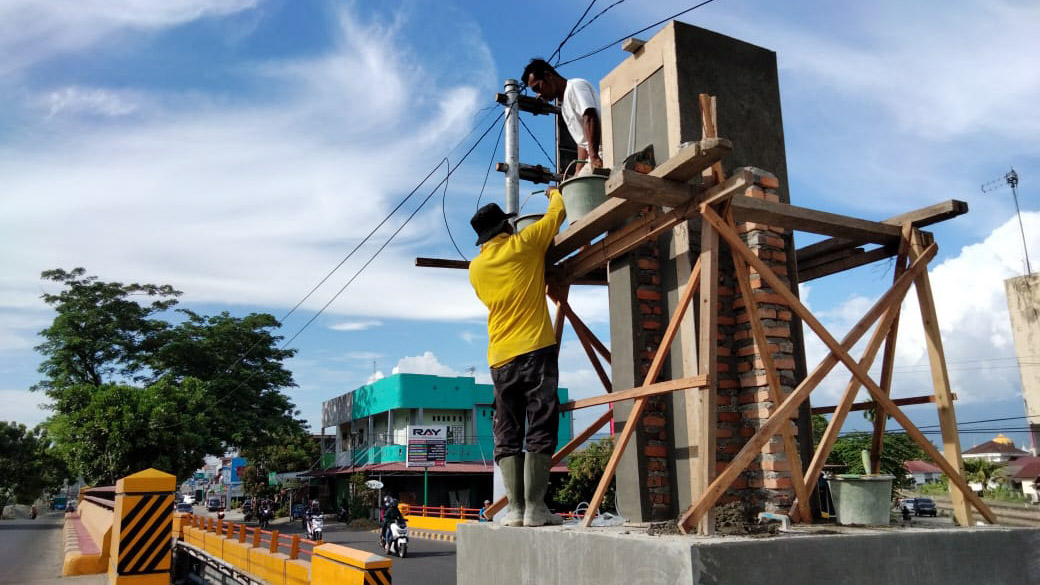 Melihat Pengerjaan Ulang Tugu Linggarjati, Kini Dibuat Lebih Tinggi