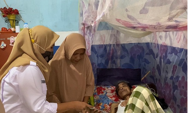 Berhenti Bekerja Karena Menderita Tumor, Andre Rosiade Salurkan Bantuan