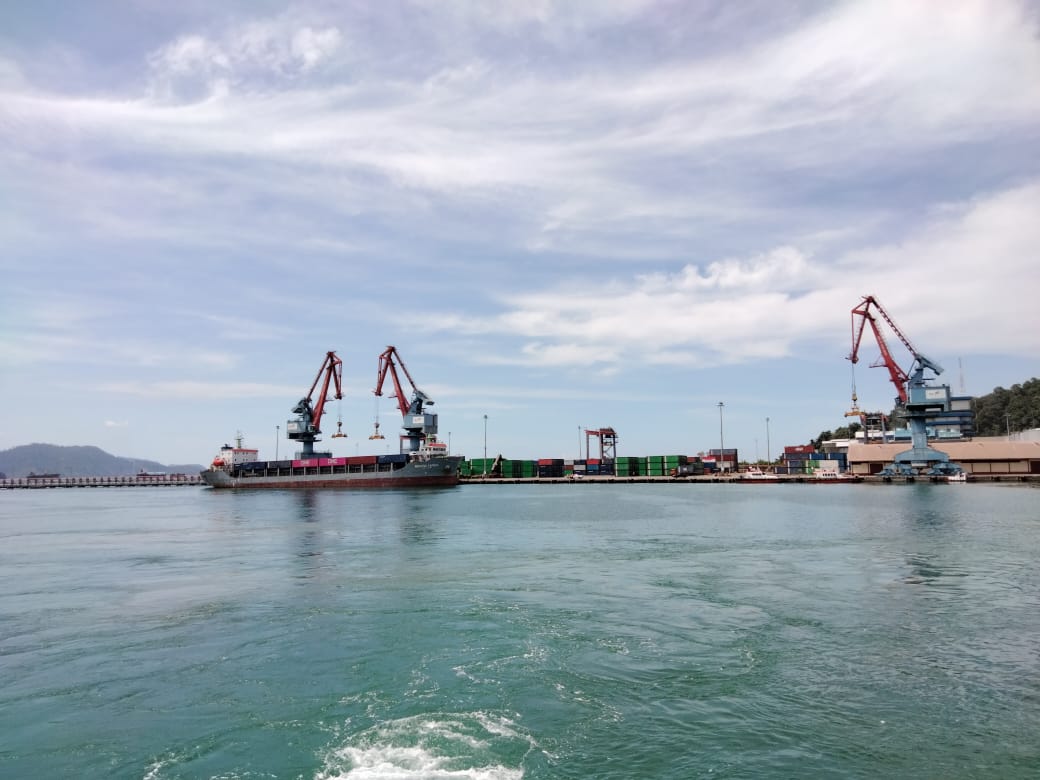 Bongkar Muat Peti Kemas di Pelabuhan Teluk Bayur Meningkat Selama 2020