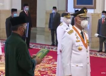 Mahyeldi-Audy Joinaldi dilantik sebagai Gubernur dan Wakil Gubernur Sumbar di Istana Negara. (foto:  Youtube Sekretariat Presiden)