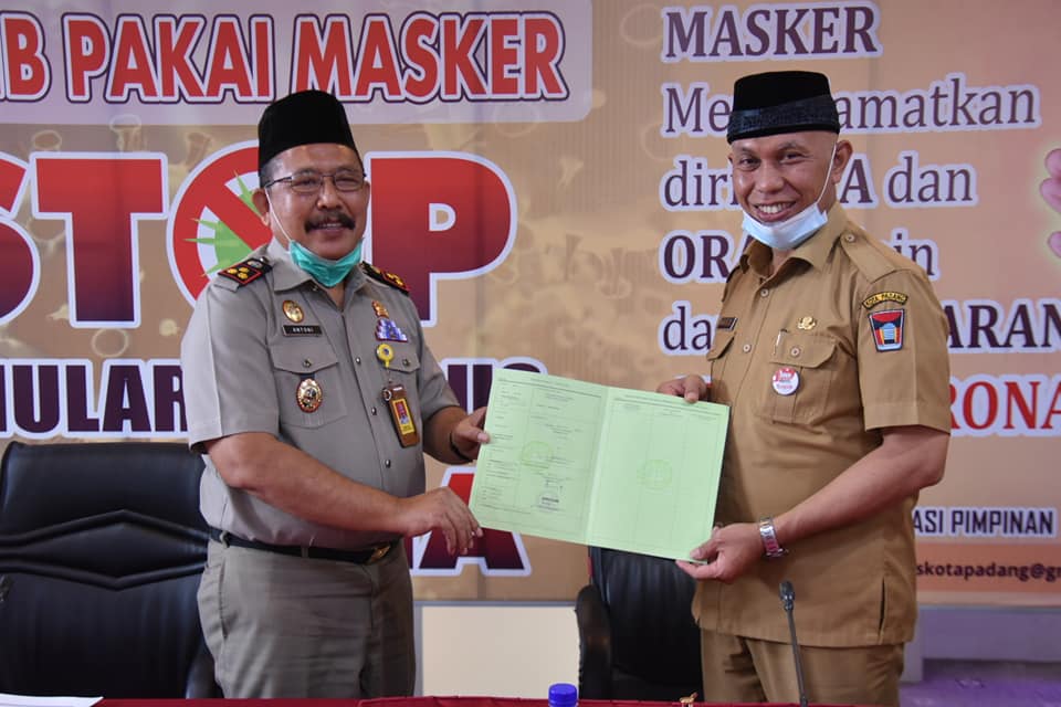 Wali Kota Padang Terima Sertifikat Tanah Pasar Belimbing