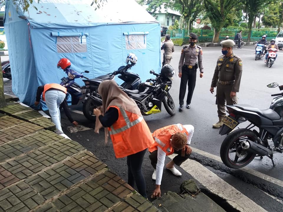 Tak Patuhi Prokes, Belasan Warga Terjaring Razia di Padang Panjang