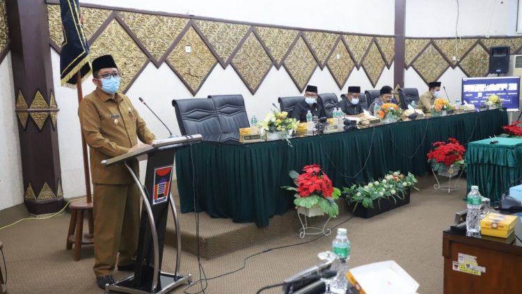 Plt Walikota Padang, Hendri Septa menyampaikan Laporan keterangan pertanggungjawaban (LKPJ) tahun 2020. (Foto: ist)