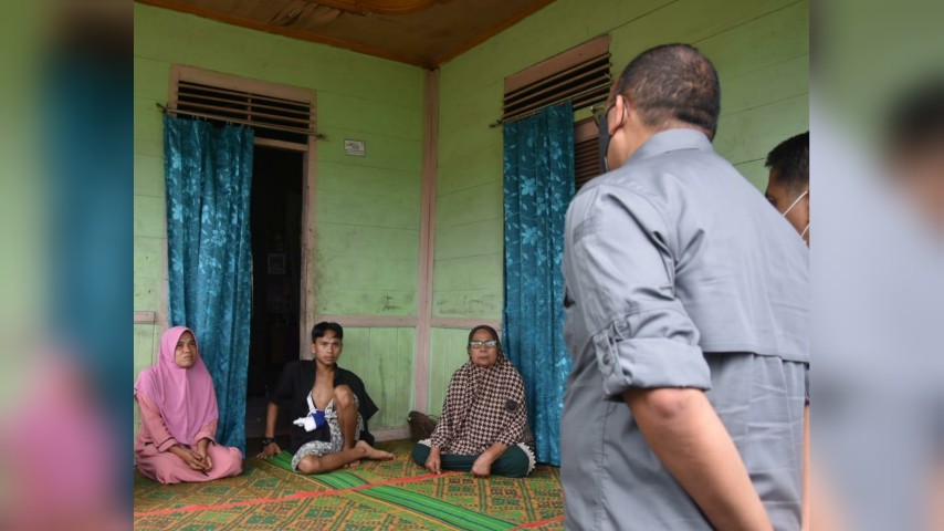 Andre Rosiade Bantu Biaya Pengobatan Korban Begal di Kuranji Padang