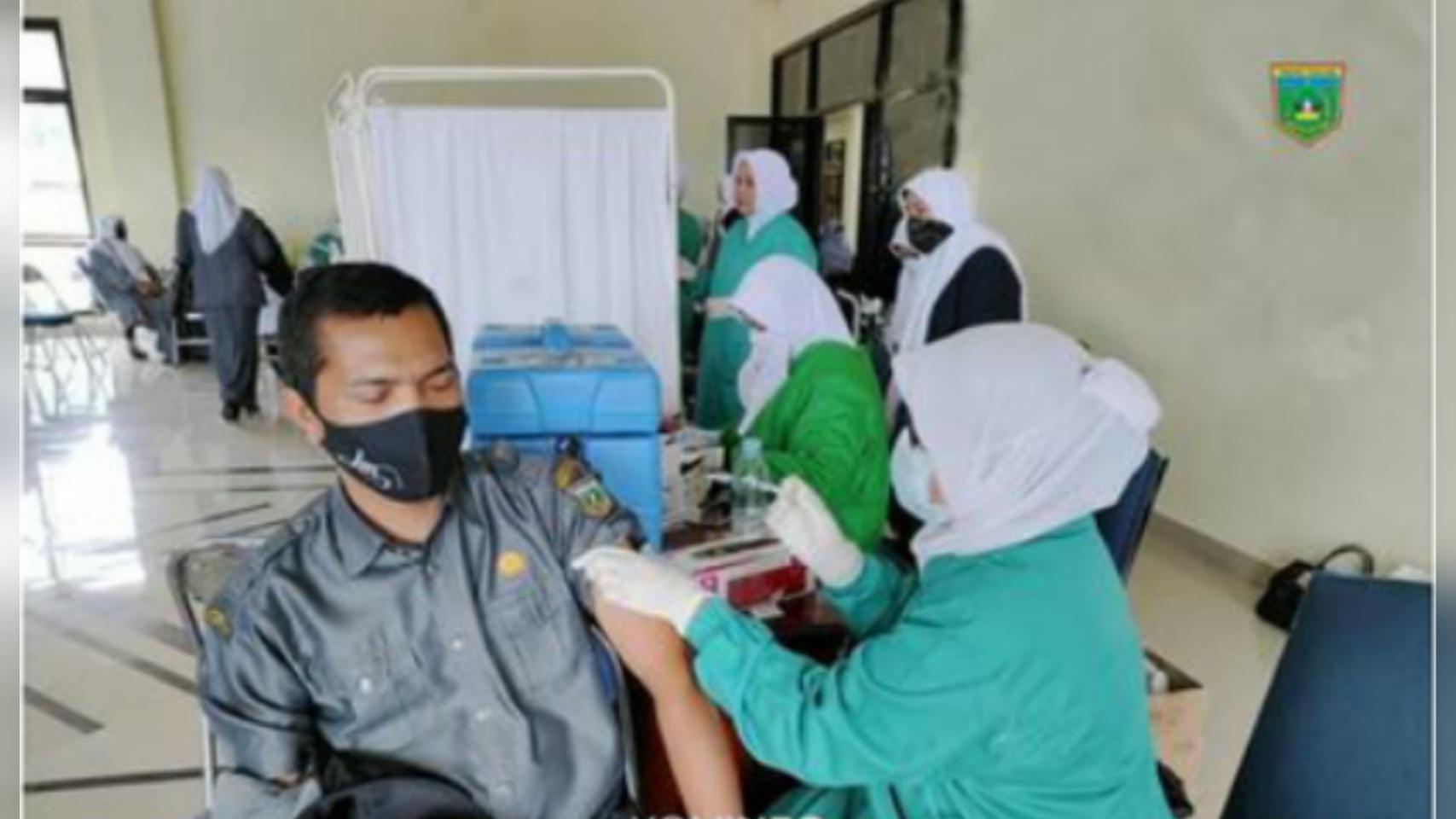 152 covid-19, vaksinasi padang ramadan