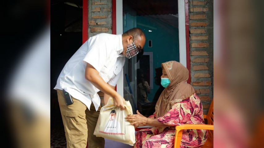 Sambut Ramadan 2021, Andre Rosiade Bagikan 3.000 Paket Sembako pada Warga