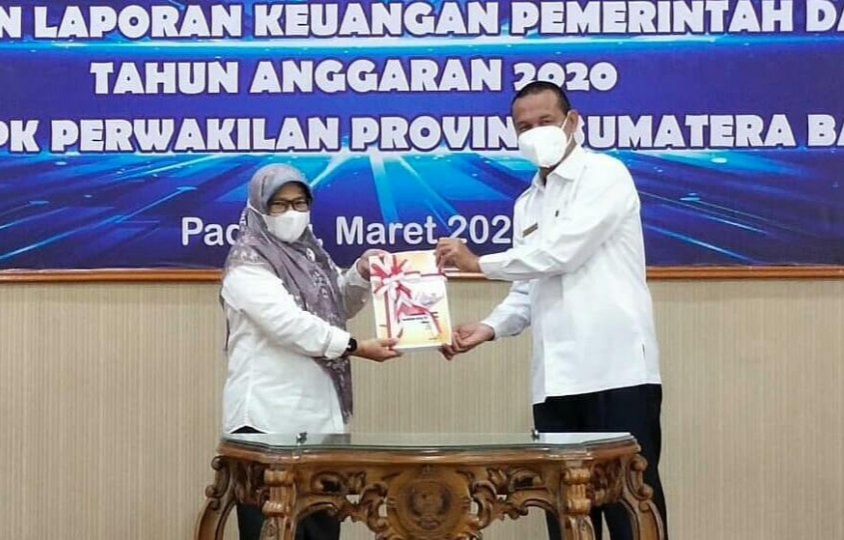 Serahkan LKPD 2020, Wako Pariaman Incar WTP Ke-8