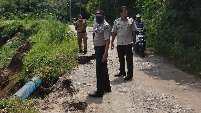 Rumah dan Badan Jalan Tergerus Akibat Banjir di Padang Pariaman